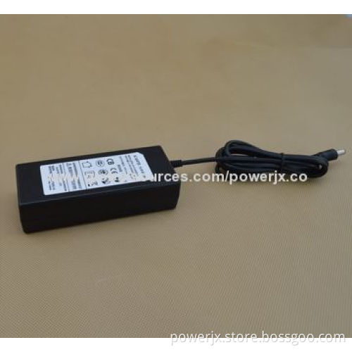 Chinese Manufacturer Universal Laptop Adapter with 120V Voltage, Low-ripple and Interference
